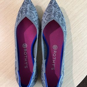 Rothy’s grey stone snake points